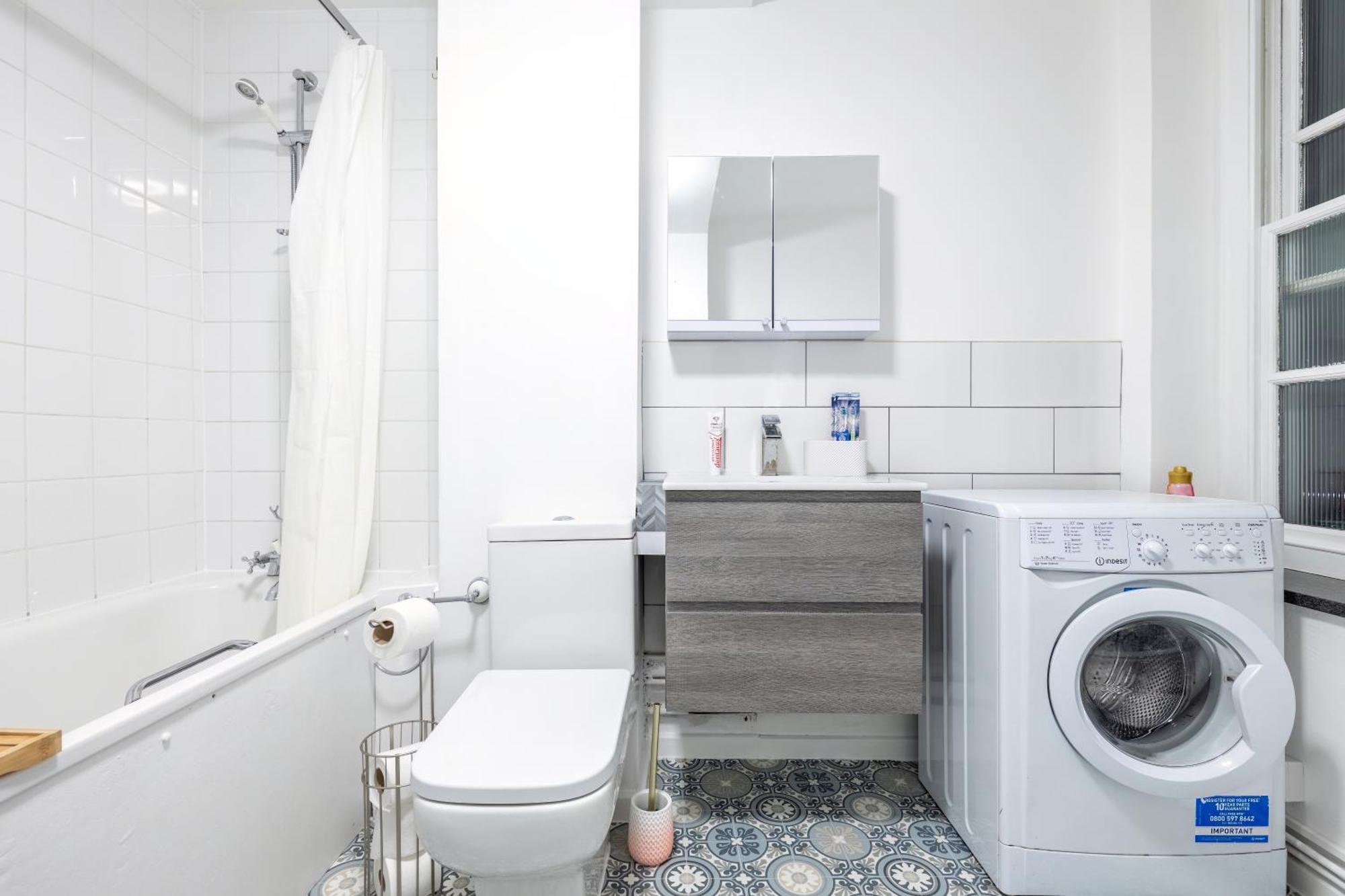Quiet Location In London, Close To Paddington, Regent Park, Lord's Cricket, Late Check-in *